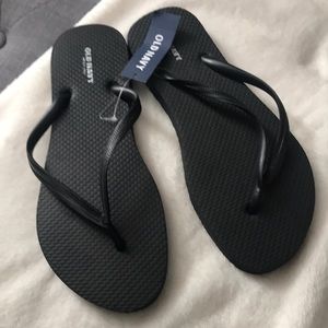 Black Old Navy flip flops.